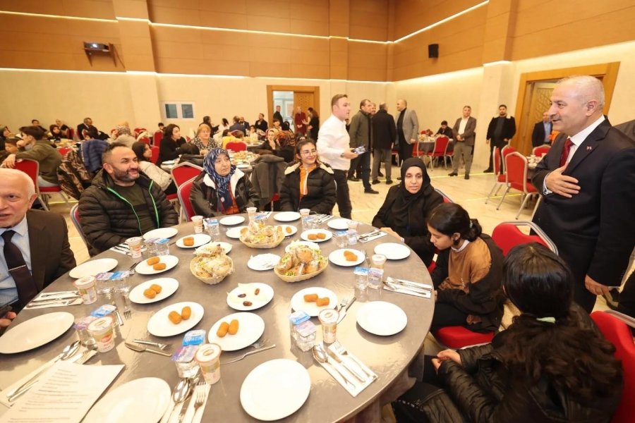 Başkan Büyükgöz yetim ve öksüzleri unutmadı   