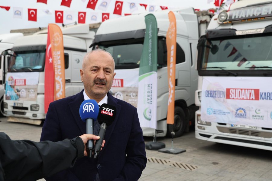 Gebzeden Sudana 10 Tırlık Kardeşlik Köprüsü: İnsani Yardım Konvoyu Dualarla Uğurlandı