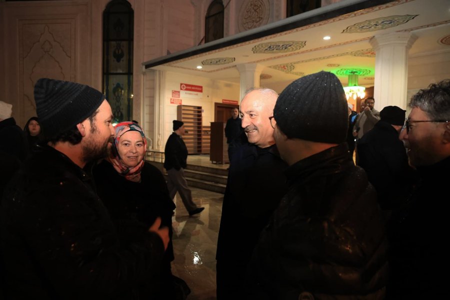 Başkan Büyükgöz umre yolcularını uğurladı 