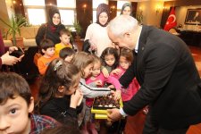 Minik öğrencilerden; Başkan Amcalarına Sürpriz Ziyaret