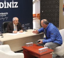 Başkan Büyükgöz vatandaşı dinliyor