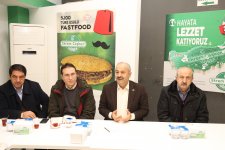 Başkan Büyükgöz Yeni Çarşı esnafıyla buluştu