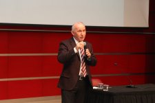 Ahmet Şimşirgil’den Osmanlı konferansı