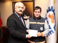 Duyarlı personeli; Başkan Büyükgöz Ödüllendirdi 