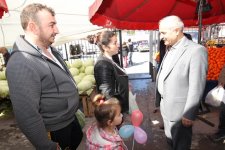 Başkan Büyükgöz  Cuma Pazarında