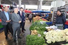 Başkan Büyükgöz  Cuma Pazarında