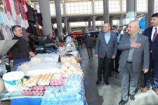 Başkan Büyükgöz  Cuma Pazarında