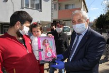 Başkan Zinnur Büyükgöz’den  Çocuklara 23 Nisan Hediyeleri