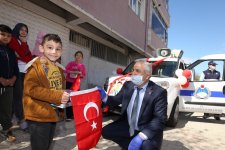 Başkan Zinnur Büyükgöz’den  Çocuklara 23 Nisan Hediyeleri