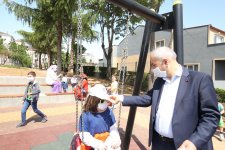  Başkan Amcalarından; Parklara Koşan Çocuklara Sürpriz