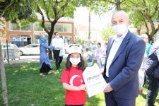 Başkan Amcalarından; Parklara Koşan Çocuklara Sürpriz
