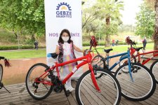 Büyükgöz  Çocuklara Bisiklet Hediye Etti