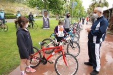 Büyükgöz  Çocuklara Bisiklet Hediye Etti