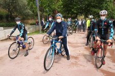 Büyükgöz  Çocuklara Bisiklet Hediye Etti