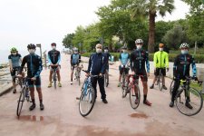 Büyükgöz  Çocuklara Bisiklet Hediye Etti