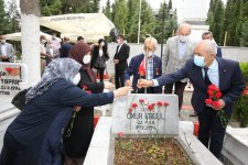 Başkan Büyükgöz ve Protokolden Şehitlik Ziyareti   