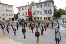 Kaymakam Güler ve Başkan Büyükgöz bayrak törenine katıldı