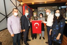 Başkan Büyükgöz Esnafa Türk Bayrağı Hediye Etti