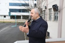 Başkan Büyükgöz öğrencilere: “Okula gelirken raketini al da gel”