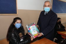 Başkan Büyükgöz öğrencilere: “Okula gelirken raketini al da gel”