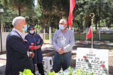 Arife Günü Şehitlik Ziyareti