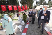 Arife Günü Şehitlik Ziyareti