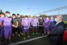 Başkanlar ve futbolcular;Mor Menekşe´nin yeni yaşını birlikte kutladılar 