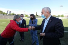 Başkanlar ve futbolcular;Mor Menekşe´nin yeni yaşını birlikte kutladılar 