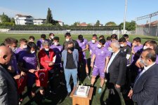 Başkanlar ve futbolcular;Mor Menekşe´nin yeni yaşını birlikte kutladılar 