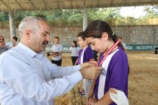 Başarılı öğrencilere madalyalar Büyükgöz’den