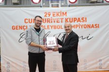 Cumhuriyet Kupası’nda Ödüller Başkan Büyükgöz’den