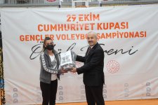 Cumhuriyet Kupası’nda Ödüller Başkan Büyükgöz’den