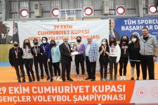 Cumhuriyet Kupası’nda Ödüller Başkan Büyükgöz’den