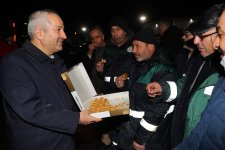 Başkan Büyükgöz’den mesai Başkan Büyükgöz’den mesai  arkadaşlarına balık ikramı