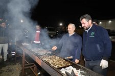 Başkan Büyükgöz’den mesai Başkan Büyükgöz’den mesai  arkadaşlarına balık ikramı