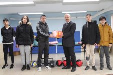 Büyükgöz’den öğrencilere  hediye spor malzemeleri  