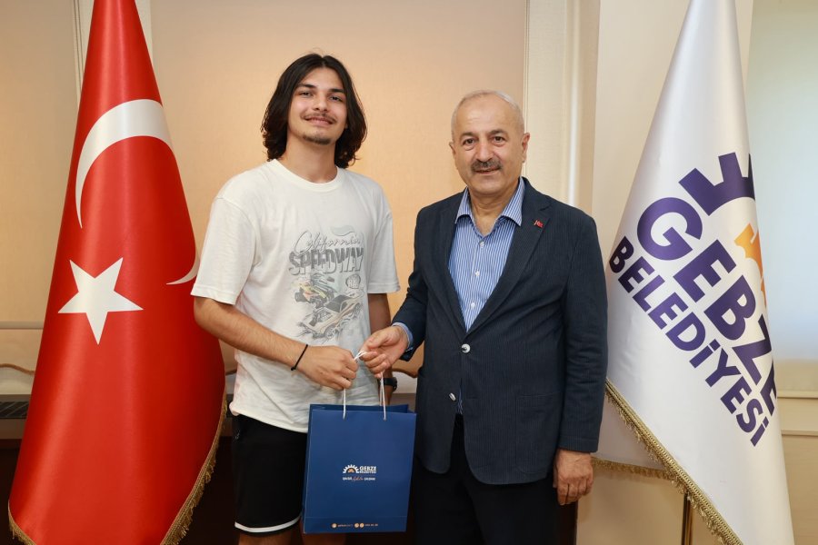 Başkan Büyükgöz, Gebze’nin YKS Şampiyonlarını Ağırladı