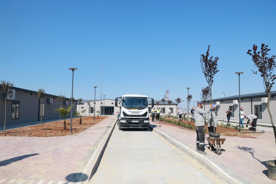 Başkan Büyükgöz Geçici Kaymakamlık Hizmet Binasında İncelemelerde Bulundu