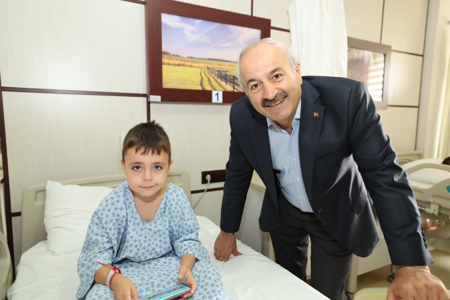 Başkan Büyükgöz’den çocuklara moral hediyesi