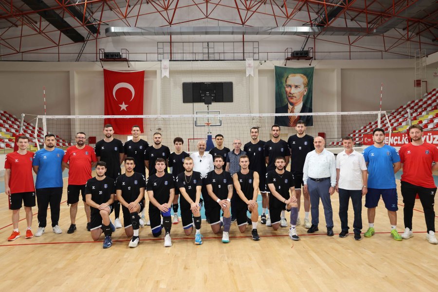 Başkan Büyükgöz’den  Voleybol Takımına Ziyaret