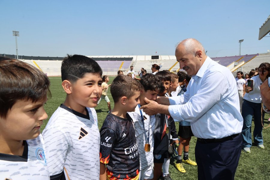 Başkan Büyükgöz Minik Sporcuları Yalnız Bırakmadı