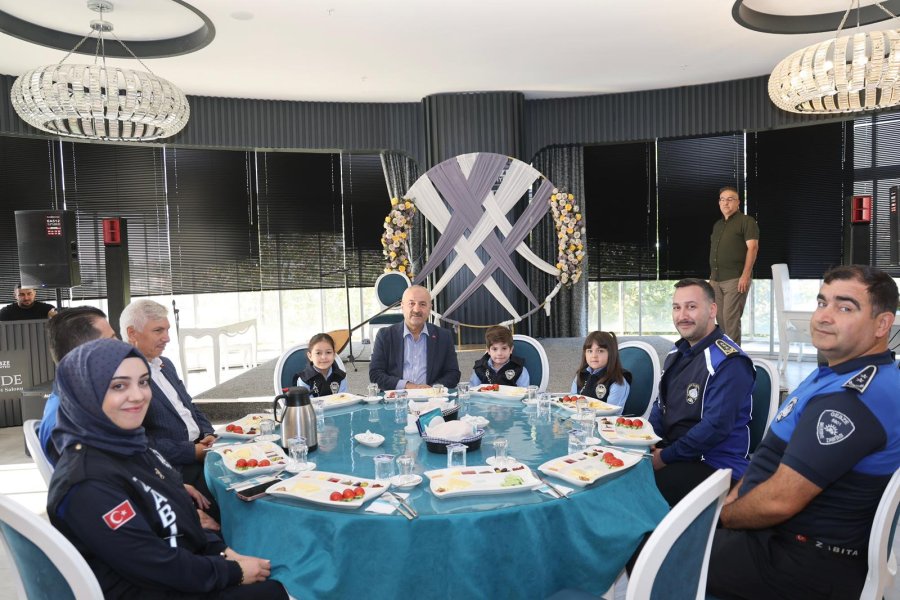 Başkan Büyükgöz Zabıta Personeliyle Buluştu