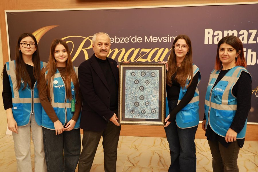 BAŞKAN BÜYÜKGÖZ, İFTAR SOFRASINDA GENÇLERLE BİR ARAYA GELDİ