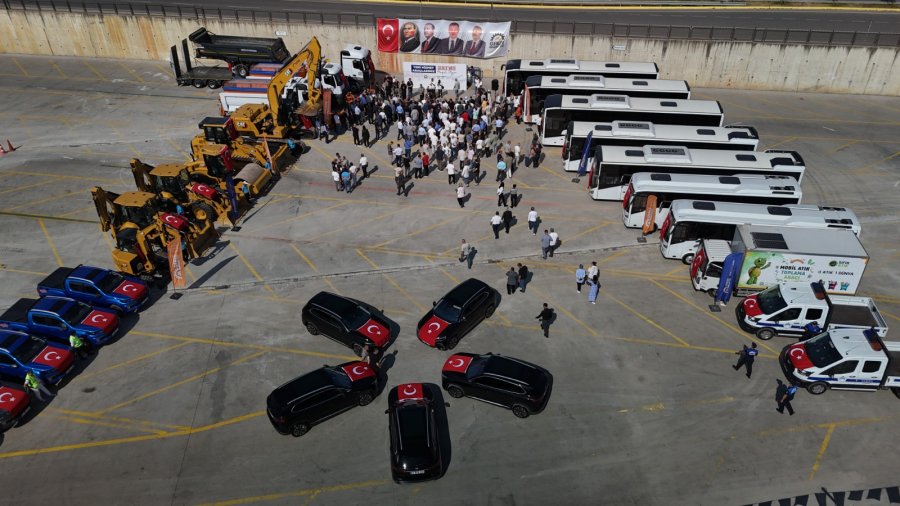 Gebze Belediyesi 32 Yeni Aracı Törenle Hizmete Aldı