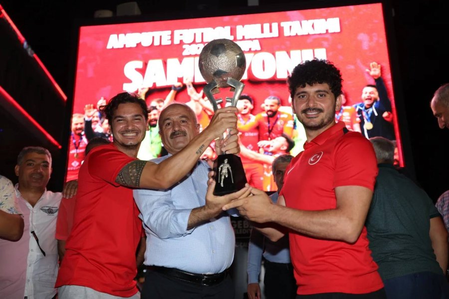 Gebze Meydanda Milli Takım Coşkusu