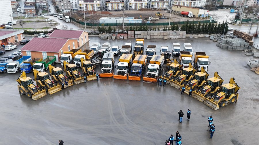 GEBZEDE EKİPLER KAR TEYAKKUZUNDA