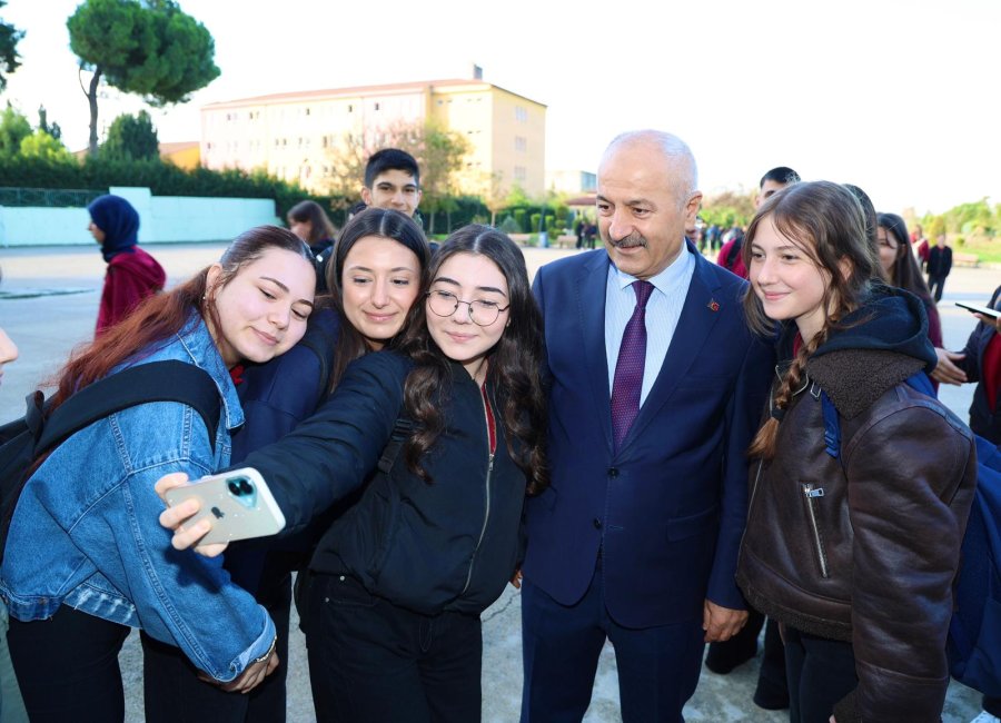 Başkan Büyükgöz Okulları Ziyaret Etti