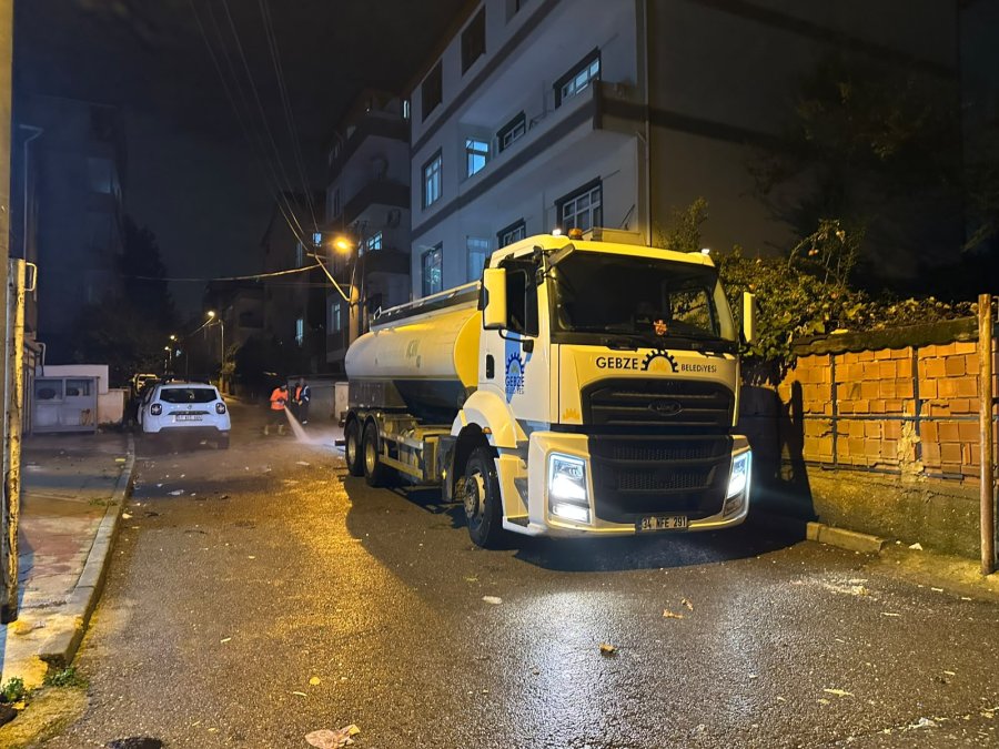 Gebze’de Semt Pazarları Sonrası Temizlik Çalışmaları Sürüyor