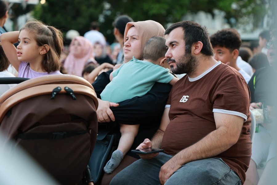 Mahallemde Sinema Var Tam Gaz Devam Ediyor