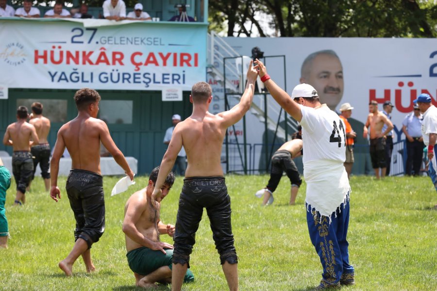 Tarihi Hünkar Çayırı Yağlı Güreşlerinde  Altın Kemer Ali Gürbüz’ün